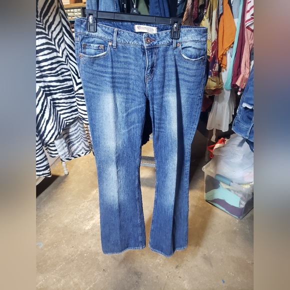 Jeans - Picture 1 of 5